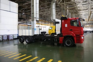 С конвейера предприятия в Набережных Челнах сошел первый опытный грузовик КАМАЗа с подъемной осью