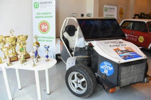 Минниханову в Санкт-Петербурге показали солнцемобиль
